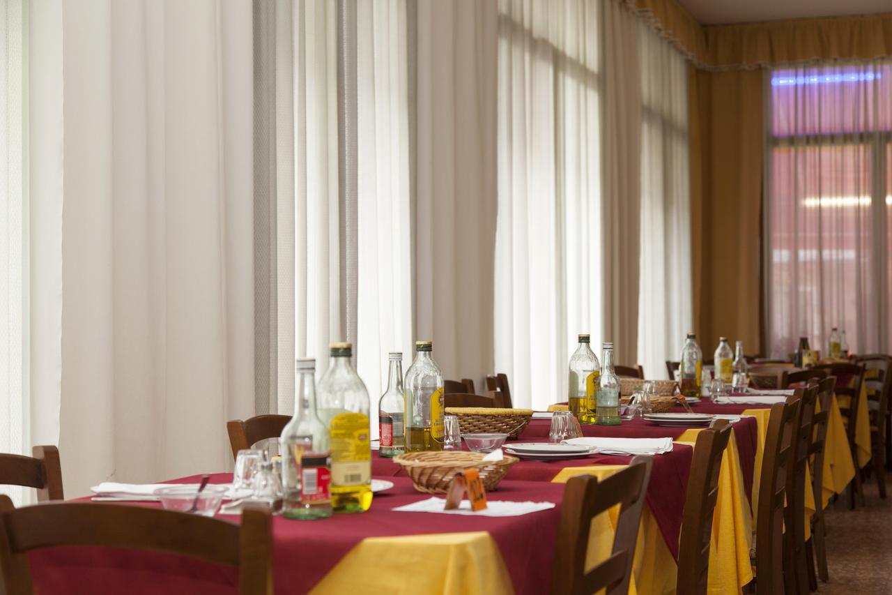 Hotel Taormina 리도 디 예솔로 외부 사진